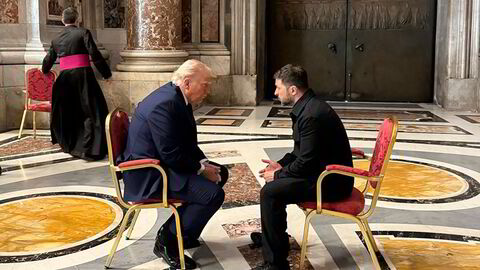 Trump og Zelenskyj møttes inne i Peterskirken lørdag.