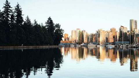 En havn å holde i. Det er kort fra fjellet ned til Vancouvers yachting, bademuligheter og fremoverlente verdensbyliv. Byen er blant klodens mest multietniske