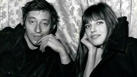 Symboler. Den franske artisten Serge Gainsbourg og den britiske ­skuespilleren og sangeren Jane Birkin symboliserte brytnings­tiden i fransk alternativ pop­musikk ved overgangen til 70-tallet, med «Histoire de Melody Nelson» (1971) som ­kreativt høydepunkt. Datteren Charlotte Gainsbourg holder de musikalske impulsene i live, og opptrer på Øya senere i år.