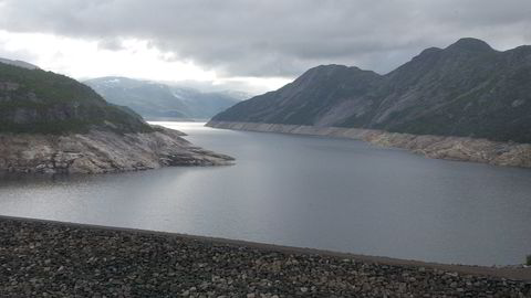 Vi bør utrede en ressursskatt som varierer i takt med gapet mellom den samfunnsmessig optimale fyllingsgraden og den aktuelle fyllingsgraden i vannmagasinene, skriver Erling Moxnes. Her fra Vatnedalsvatnet i Setesdal.