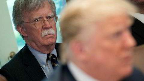 Tidligere nasjonal sikkerhetsrådgiver John Bolton vil gjerne vitne i riksrettssaken mot president Donald Trump.