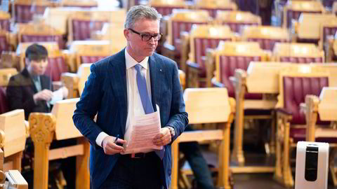 Fiskeri- og sjømatminister Odd Emil Ingebrigtsen (H) har havnet i en fiskekrig med EU etter at Norge innskrenket EUs torskekvote utenfor Svalbard. Her under Stortinget muntlig spørretime onsdag.