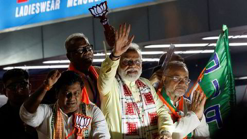 Indias statsminister og regjeringsalliansen ligger an til å vinne valget. En bekreftelse er ventet på tirsdag.