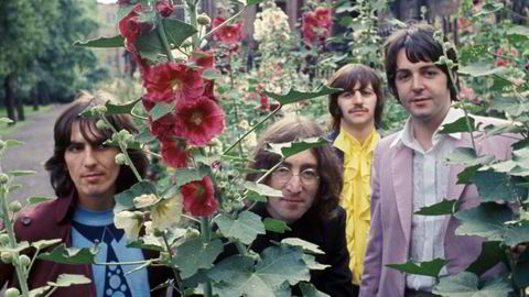 George, John, Ringo og Paul utenfor St. Pancras-kirken i London i 1968. Nå lever bare de to til høyre, men like fullt gir The Beatles ut ny musikk denne uken.