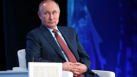 EU innfører sanksjoner direkte rettet mot Russlands president Vladimir Putin og utenriksminister Sergej Lavrov.