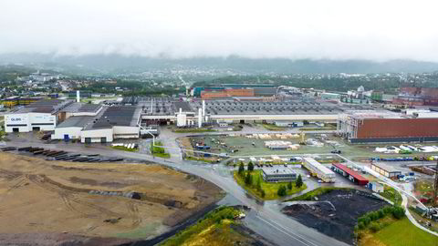 Freyrs anlegg i Mo i Rana. Nå blir hovedfabrikken satt på pause fordi selskapet ikke mener rammevilkårene er gode nok i Norge sammenlignet med USA.