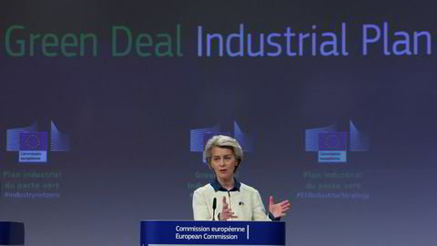 Kommisjonspresident Ursula von der Leyen presenterer EUs industrisatsing Green Deal Industrial Plan på en pressekonferanse i februar.