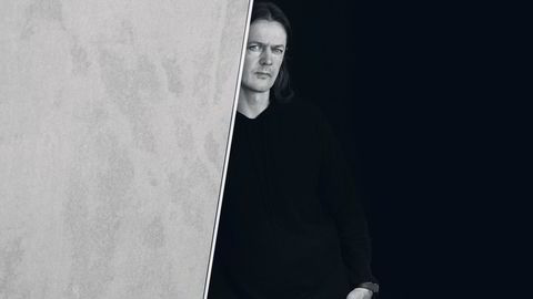 Mainstream. Et knapt tiår er gått siden de spilte i Operaen. Nå inntar svartmetallbandet Satyricon Munchmuseet. – Det hender jeg blir oppgitt når folk prøver å hevde at svartmetall er kontroversielt. Det kan det jo ikke være nå – Elvis var kontroversiell, The Beatles var kontroversielle, det samme var rappen fra slutten av 1980-årene, sier bandets frontmann, Sigurd Wongraven.