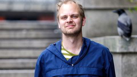 Rødts stortingskandidat fra Rogaland Mimir Kristjansson mener Unge Høyres forslag gjør trygdedes liv ulevelig.