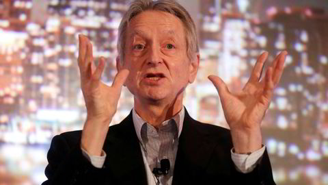 Geoffrey Hinton har sagt opp stillingen i Google, men kritiserer ikke primært sin tidligere arbeidsgivere. Advarslene dreier seg om utviklingen av kunstig intelligens (AI) mer generelt.