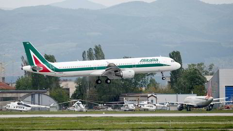 Alitalia hangler videre med støtte fra staten.