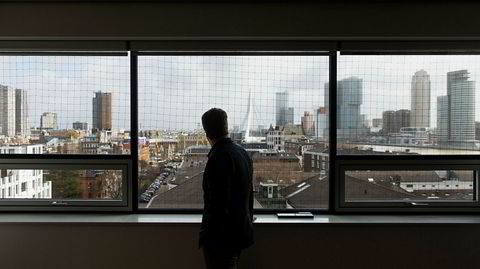 Skyline. Rotterdam-arkitekten Nanne de Ru betrakter byen han bor og arbeider i – og De Rotterdam, gigantbygningen konkurrenten OMA har tegnet – fra kontoret sitt høyt oppe i etasjene.