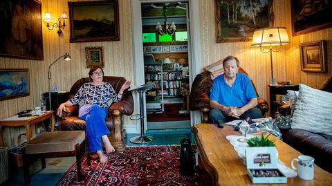 Inger Thronsen og mannen Steinar Thronsen har sittet i flere år og ventet på at staten skal komme med et bud på huset deres.