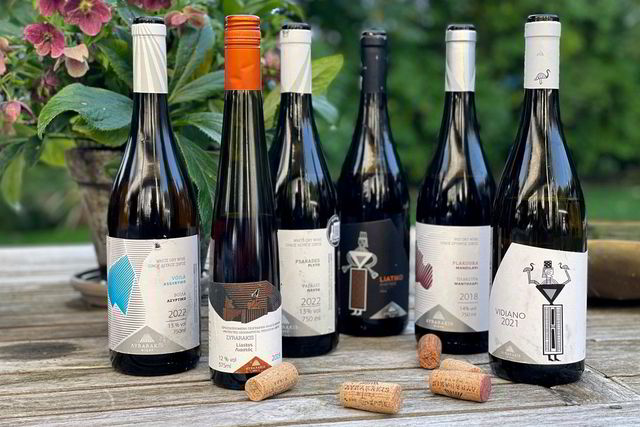 Lyrarakis har seks forskjellige viner på Vinmonopolet.