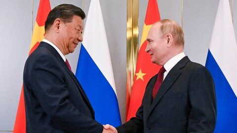 Xi Jinping og Vladimir Putin utgjør kjernen i en voksende krets av autokratiske ledere som forsøker å endevende Vestens innflytelse i verden, skriver Anne Applebaum. Her møtes presidentene i Kina og Russland i Kasakhstan 3. juli.