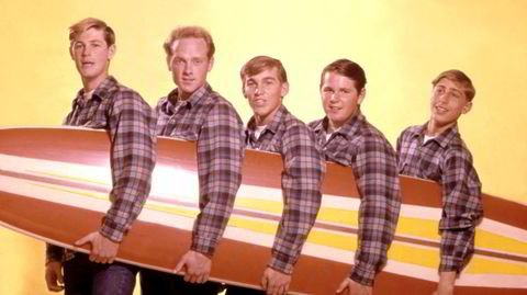 The Beach Boys ble lansert med et konstruert surf-image i 1962: Brian Wilson (fra venstre), Mike Love, Dennis Wilson, Carl Wilson og David Marks. Senere vurderte bandmedlem Al Jardine om de heller bare burde kalle seg Beach.