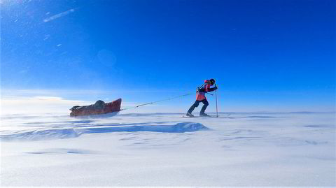 Bybarn. Da Hedvig Hjertaker bestemte seg for å gå på ski til Sydpolen, kunne hun ikke kunsten å smøre ski eller bo i telt. Etter 49 dager alene på ski nådde hun likevel målet – tross all motvinden.