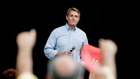 Senator Jeff Flake er glad for at han gikk til angrep på Donald Trump.