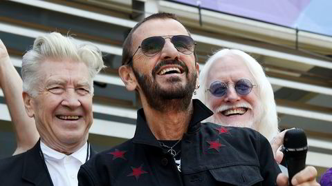 Tidligere Beatles-medlem Ringo Starr slås til ridder av dronning Elizabeth. Her er han avbildet sammen med filmskaper David Lynch (t.v.) og musiker Edgar Winter (t.h) i forbindelse med hans 77-årsdag i juli.