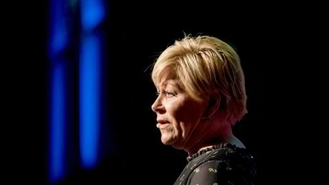 Finansminister Siv Jensen får pepper fra SSB-forsker for å tulle med tall.