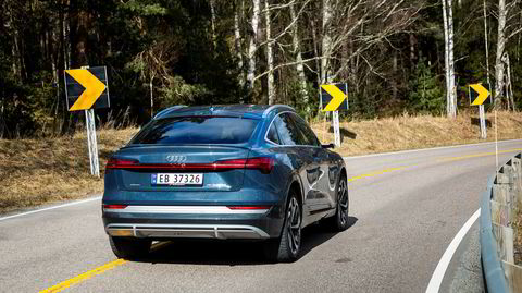 Solide kjøreegenskaper er et av fortrinnene til Audi E-tron. Nå kommer den også med en rundere bakende i Sportback-versjonen.