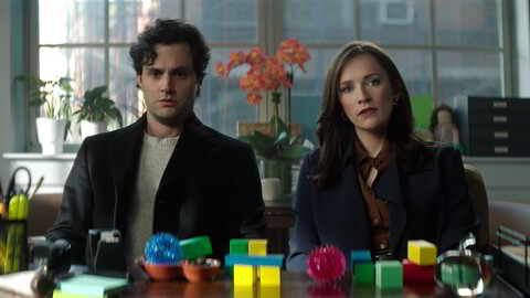 Penn Badgley spiller Joe Goldberg, mens Charlotte Ritchie er Kate Lockwood i Netflix-thrilleren «You».