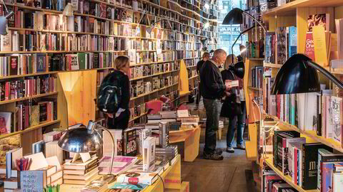 Gammeldags jakt. Den enkle gleden ved å finne en bok uten hjelp fra algoritmer er med å holde liv i de fysiske bokhandlene, ifølge trendanalytiker Lucy Johnston. Libreria i London åpnet i 2016.