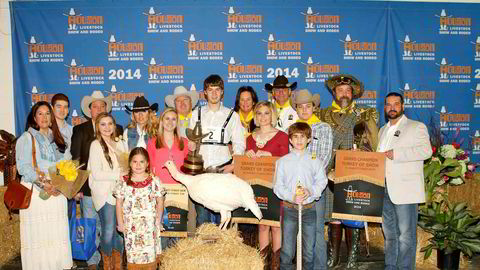 Våren 2014 var Statoil med på å vinne budrunden for en kalkun under Houston Livestock Show &amp; Rodeo. Prisen endte på 115.000 dollar, eller 700.000 kroner etter datidens kurs. Gutten med hvit skjorte bak kalkunen er Andrew Horacefield, en 18-åring fra Crosby, Texas som hadde avlet opp kalkunen.