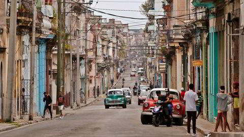 Øyportrett. «Havanna Taxi» gir innsikt i et bredt spekter av opplevelser ved å leve på øya, og maler et nyansert bilde av livet der.