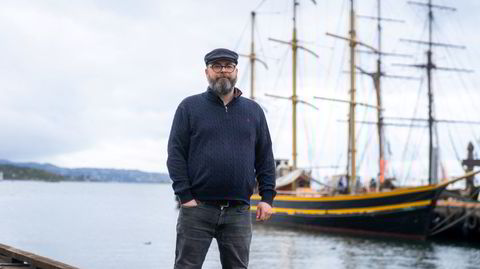 Historiker Dag Hundstad fant en gullklump av en fortelling da han gravde i gamle rykter om en skatt nær Mandal. Resultatet er boken «Sølvskonnerten».