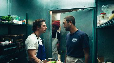 Rått drama. Jeremy Allen White (fra venstre), Lionel Boyce og Ebon Moss-Bachrach på kjøkkenet til den fiktive restauranten The Original Beef of Chicagoland i tv-serien «The Bear».