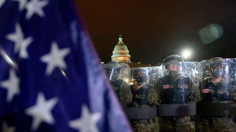 Nasjonalgarden er satt inn i den amerikanske hovedstaden. Ifølge New York Times avviste president Donald Trump en forespørsel om å mobilisere nasjonalgarden for å beskytte Kongressen da demonstranter angrep.