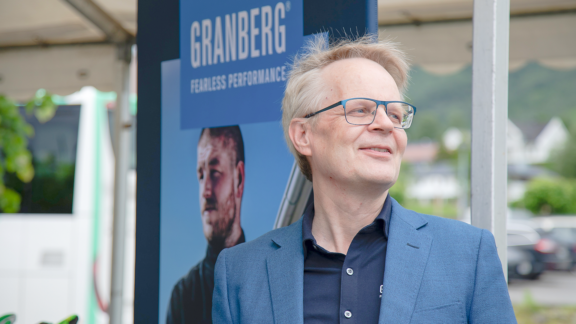 «Hanskekongen» flytter til Sveits i protest mot formuesskatten: – Grov overprising