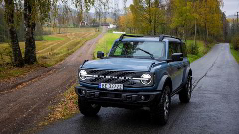 Tøffingen Ford Bronco egner seg overraskende godt både på grus- og asfaltvei.