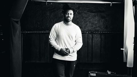 Prosessarbeider. Sampha ­Sisay har samarbeidet med blant ­andre Drake, Kanye West og Frank Ocean. Nå har han utgitt debutalbumet «Process».