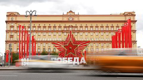 Flere av de omfattende dataangrepene rettet mot Norge og andre land antas av Microsoft blant annet å ha tilknytning til den russiske etterretningstjenesten FSB, som har sitt hovedkvarter ved Lubyanka-plassen i Moskva.