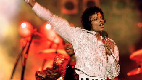 Michael Jackson under en konsert i 1984. Etter artistens død i 2009 har samlere rundt om i verden brukt mye tid og penger på å skaffe seg klenodier, deriblant nordmannen Richard Fossaas.