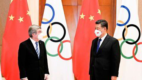 IOC-president Thomas Bach (til venstre) ble tatt imot av Kinas president Xi Jinping i Beijing i forkant av OL.