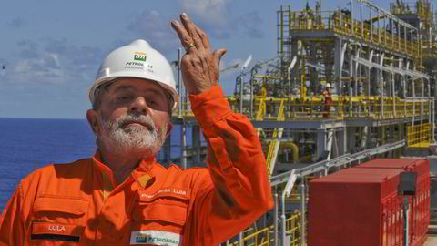 President Luiz Inacio Lula da Silvas inngripen skaper problemer for det Oslo-noterte brasilianske oljeselskapet Seacrest Petroleo. Her er Lula på et offshore-besøk forrige gang han var president, i 2010.