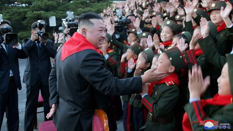 Kim Jong-un deltok på et jubileum for lokale revolusjonære skoler som ble markert med en stor seremoni i Pyongyang. Bildet er ikke datert, men ble gjort tilgjengelig av Nord-Koreas sentrale nyhetsbyrå onsdag.