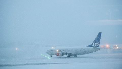 SAS velger å si nei til et statlig kjøp av flyavganger innenriks fordi det kan utelukke dem fra deler av markedet. Nå må aktørene fly mot hverandre uten statlig krisehjelp. Her fra Oslo lufthavn.