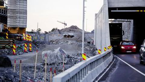 Det ser ut til at bedre veier kun fører til økt befolkning i mindre kommuner som knyttes sammen med en større kommune, skriver Morten Welde.