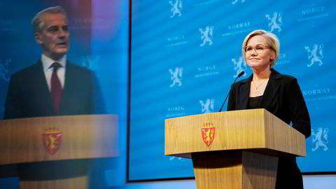 – Jeg utelukker ikke at det kan komme flere og strengere tiltak denne uken, sier helse- og omsorgsminister Ingvild Kjerkol til VG.