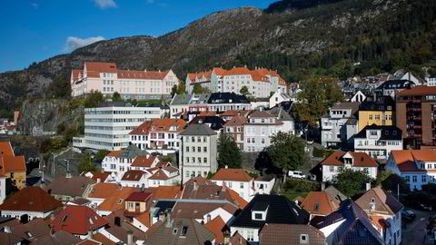 Bekymrede banker bidrar dessverre til å forsterke boligprisfall, skriver Endre Jo Reite.