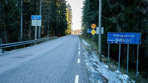 Svenske bedrifter i grensekommunene måtte konkurrere med norske lønninger, og mange gikk konkurs, skriver kronikkforfatteren.