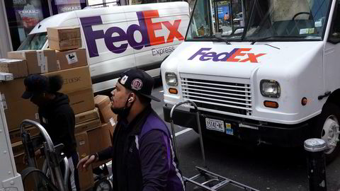 Frakt- og logistikkselskapet Fedex, som er til stede i nesten hele verden, melder om en betydelig nedgang i aktiviteten i nøkkeløkonomier. Toppsjefen mener verdensøkonomien er på vei inn i en global resesjon.
