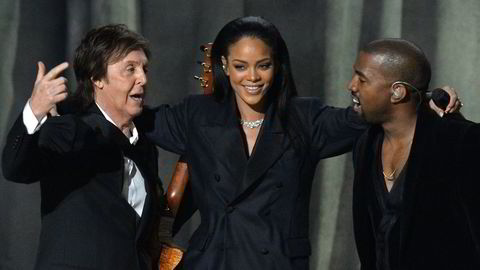Paul McCartney, Rihanna og Kanye West på scenen sammen i 2015 under Grammy Awards i Los Angeles.