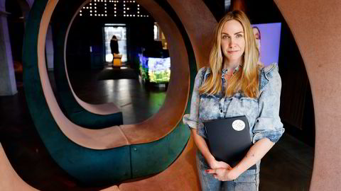 Teknologidirektør i Nordic Choice Kari Anna Fiskvik og hennes team saumfarer nå mer enn 60.000 meldinger fra den interne kommunikasjonen til Conti, et av verdens mest fryktede kriminelle hackersyndikater. Meldingene ble lekket etter at gruppen uttrykte sin støtte til Russland.