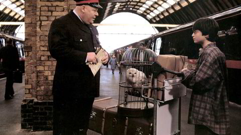 Her står Harry Potter ved plattform 9 3/4. Men vet du ved hvilken togstasjon i London denne fiktive plattformen befinner seg?