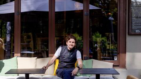 Styreleder Erlend Karlseng utenfor Delicatessen på Grünerløkka i Oslo, ett av restaurantgruppen Eiks steder.